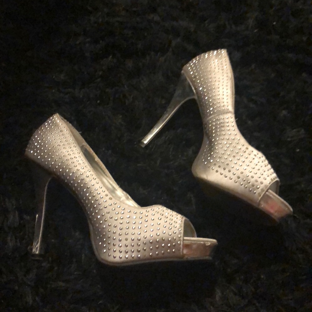 ✨ Sparkly ✨ silver heels